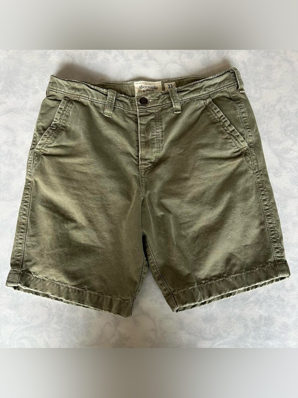 army green abercrombie & fitch shorts / sz 33